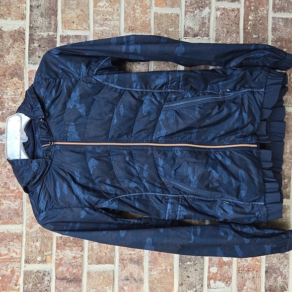 Lululemon Spring Fling Puffy Windbreaker Size 4 - Picture 6 of 9
